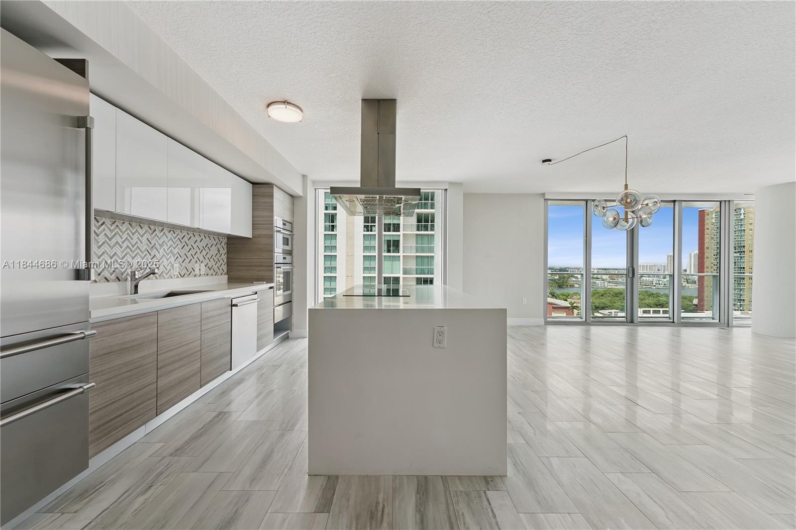 image Parque Towers Condo3