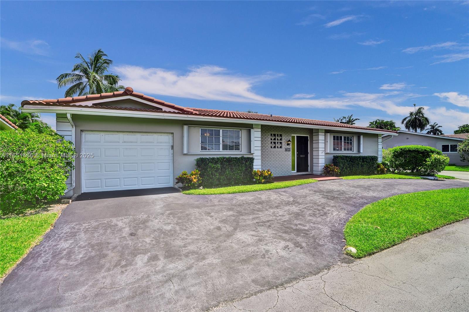 7200 E Tropical Way