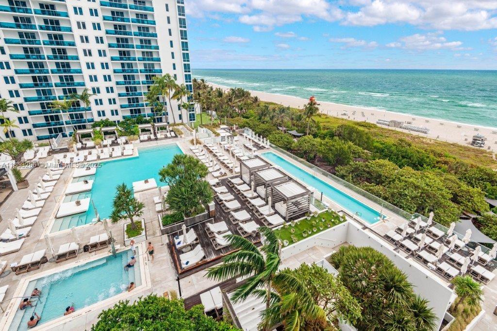2301 Collins Ave #811
