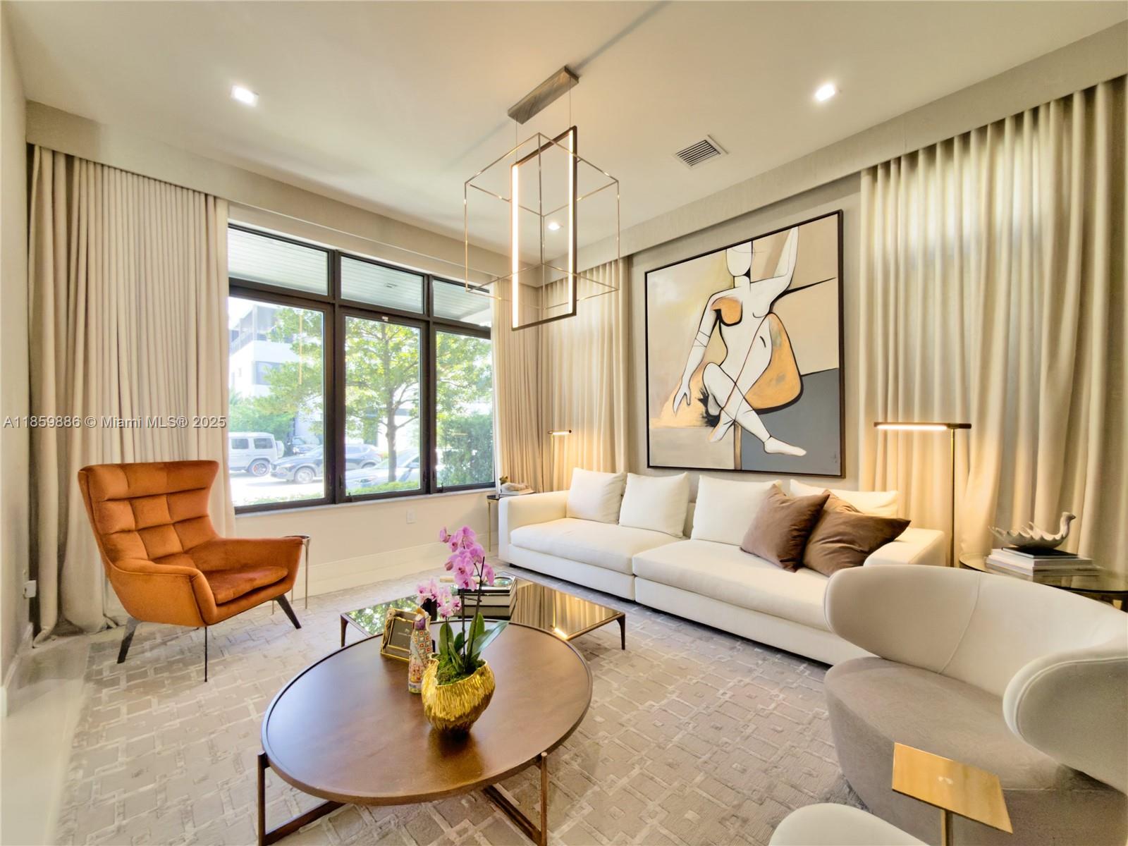 8162 NW 48th Ter Doral, FL 33166