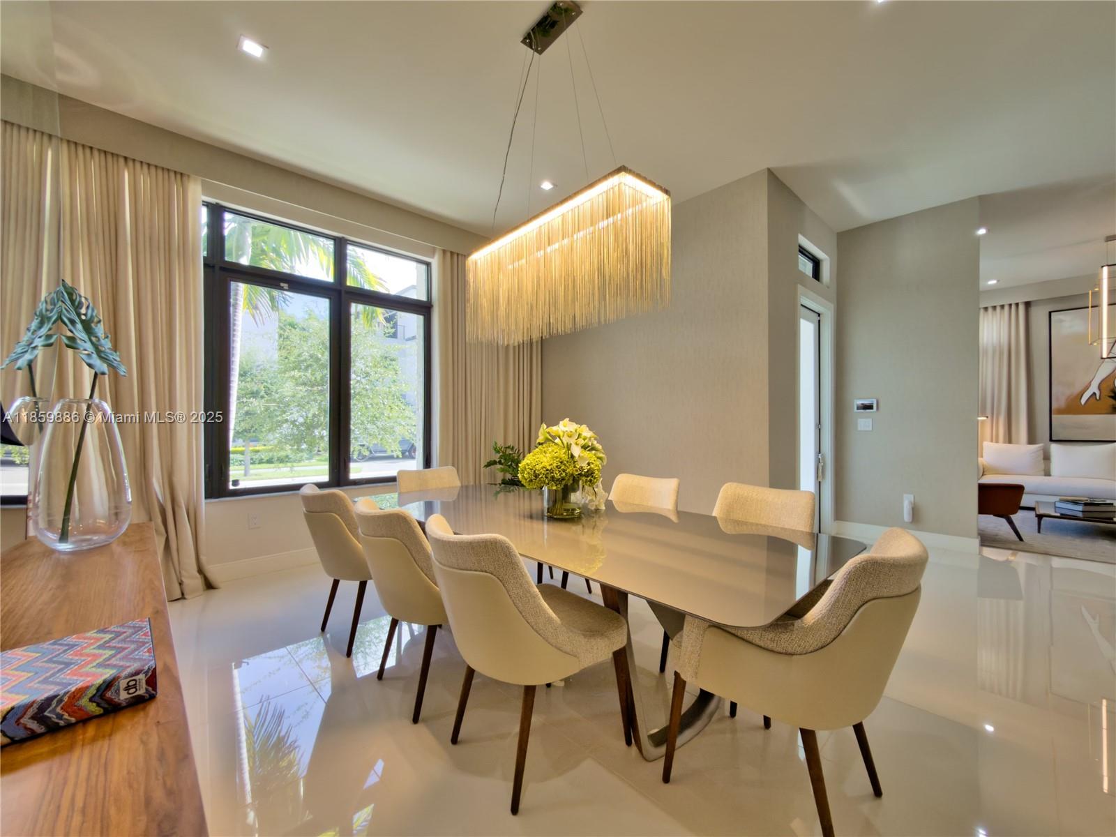 8162 NW 48th Ter Doral, FL 33166