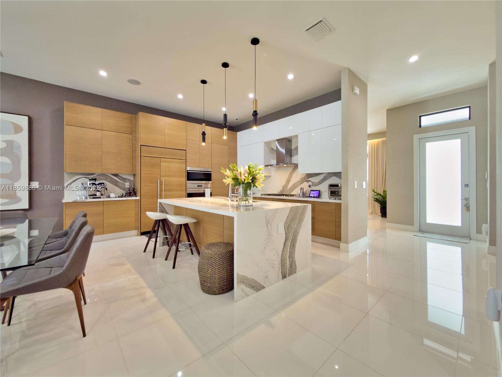 8162 NW 48th Ter Doral, FL 33166