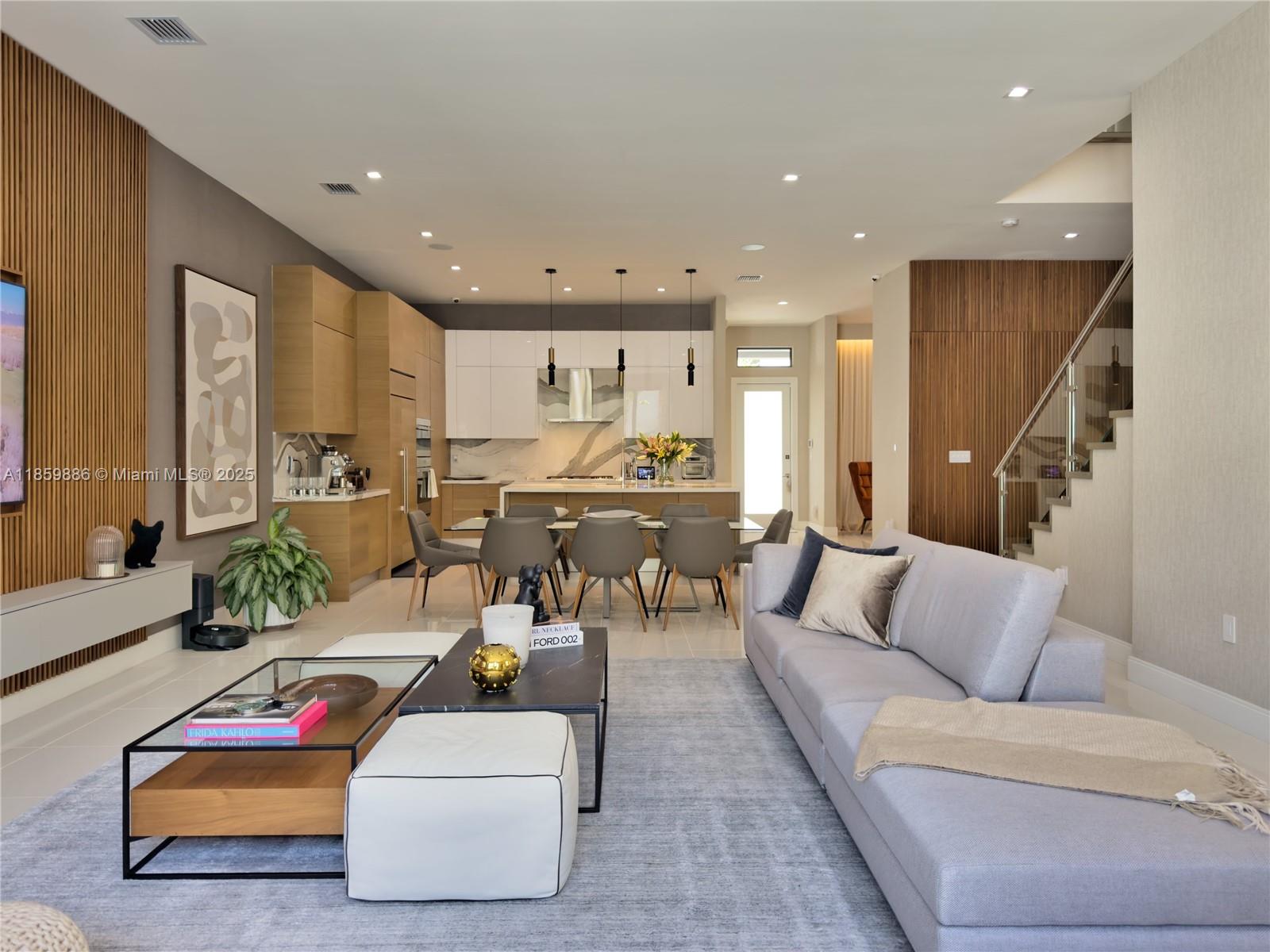 8162 NW 48th Ter Doral, FL 33166