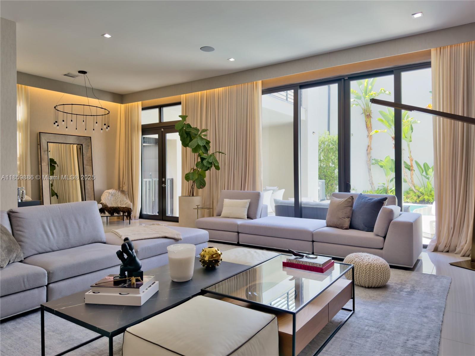 8162 NW 48th Ter Doral, FL 33166