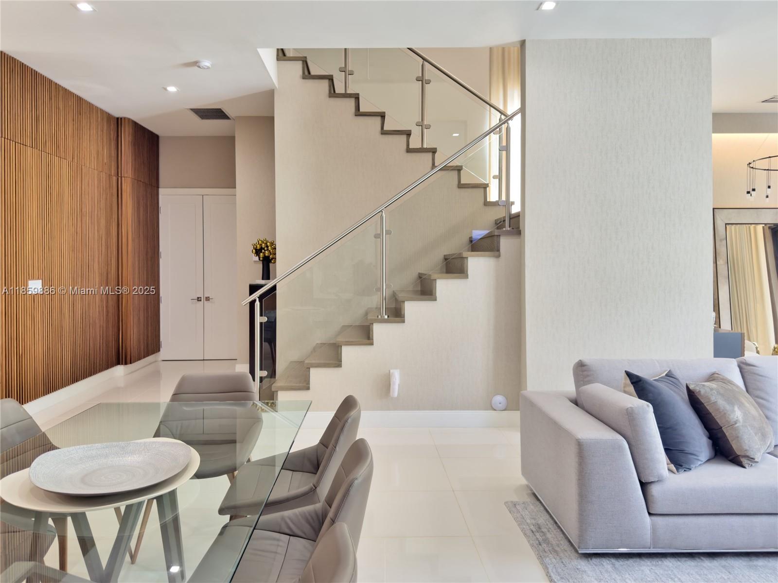 8162 NW 48th Ter Doral, FL 33166