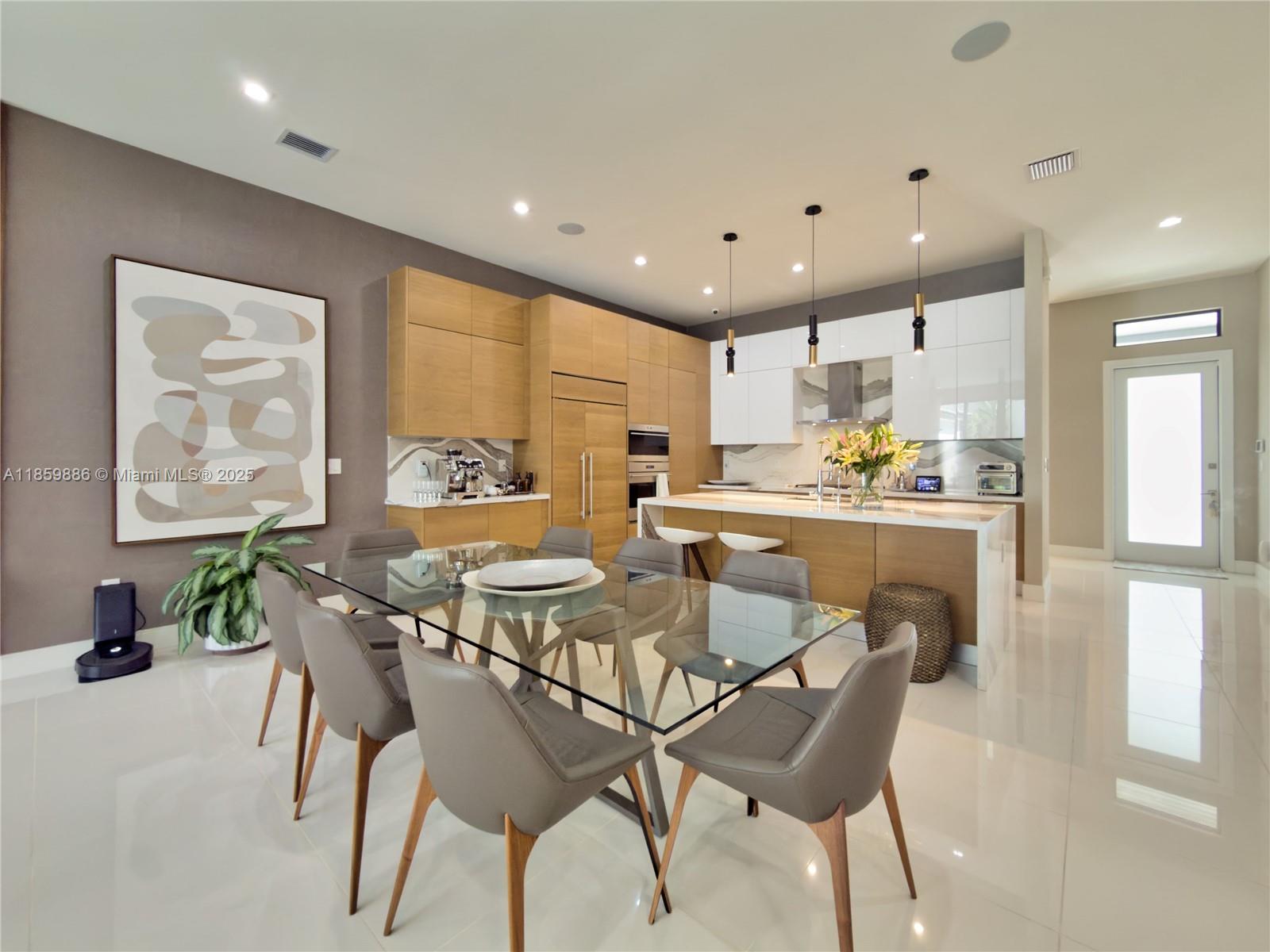 8162 NW 48th Ter Doral, FL 33166