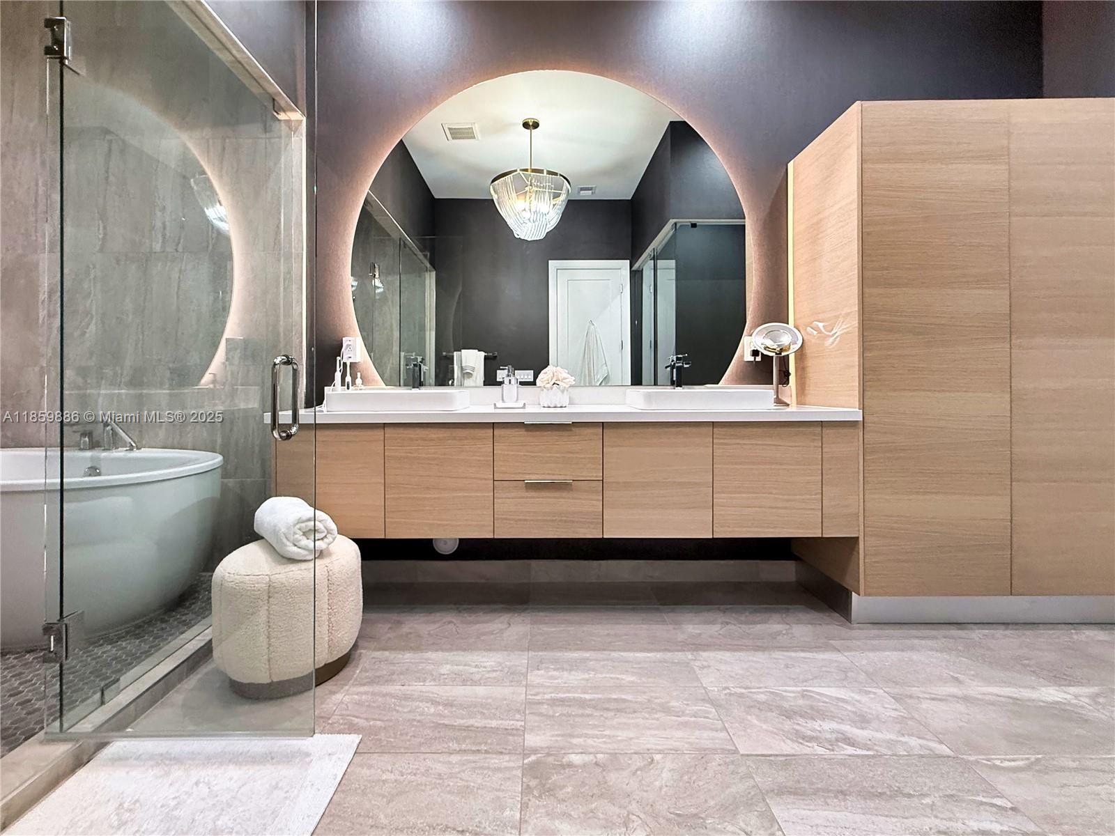 8162 NW 48th Ter Doral, FL 33166