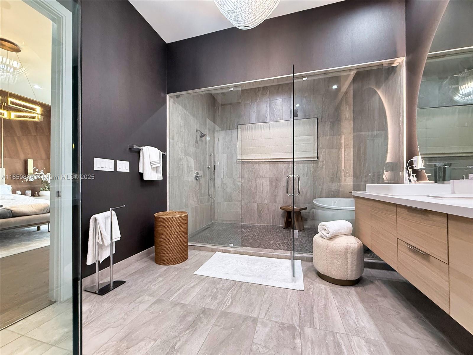 8162 NW 48th Ter Doral, FL 33166