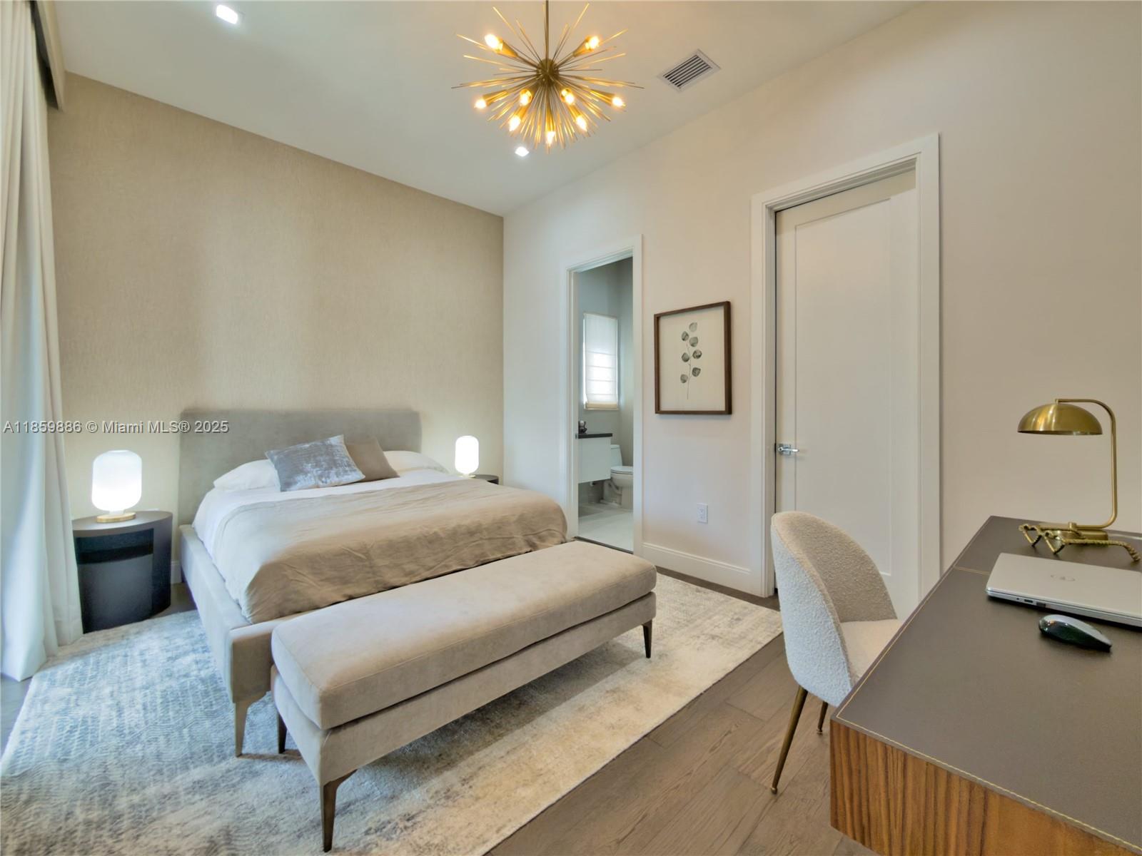 8162 NW 48th Ter Doral, FL 33166