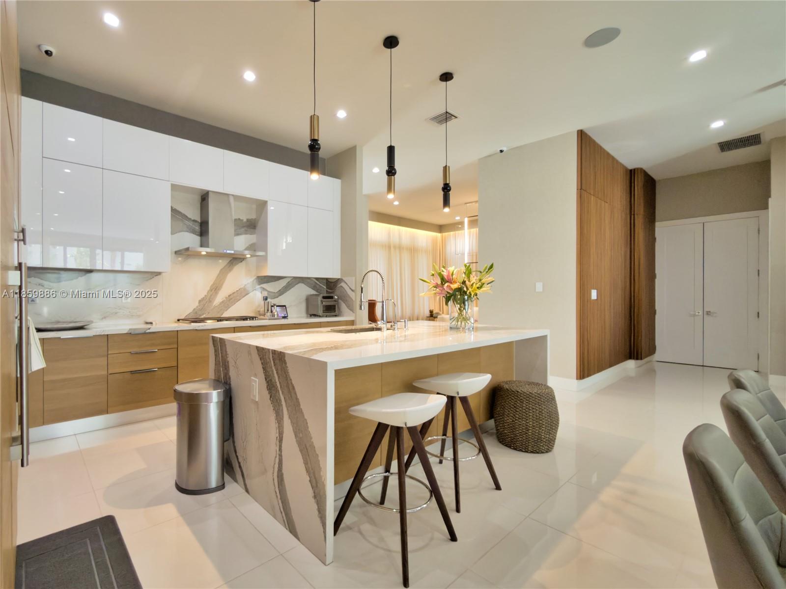 8162 NW 48th Ter Doral, FL 33166