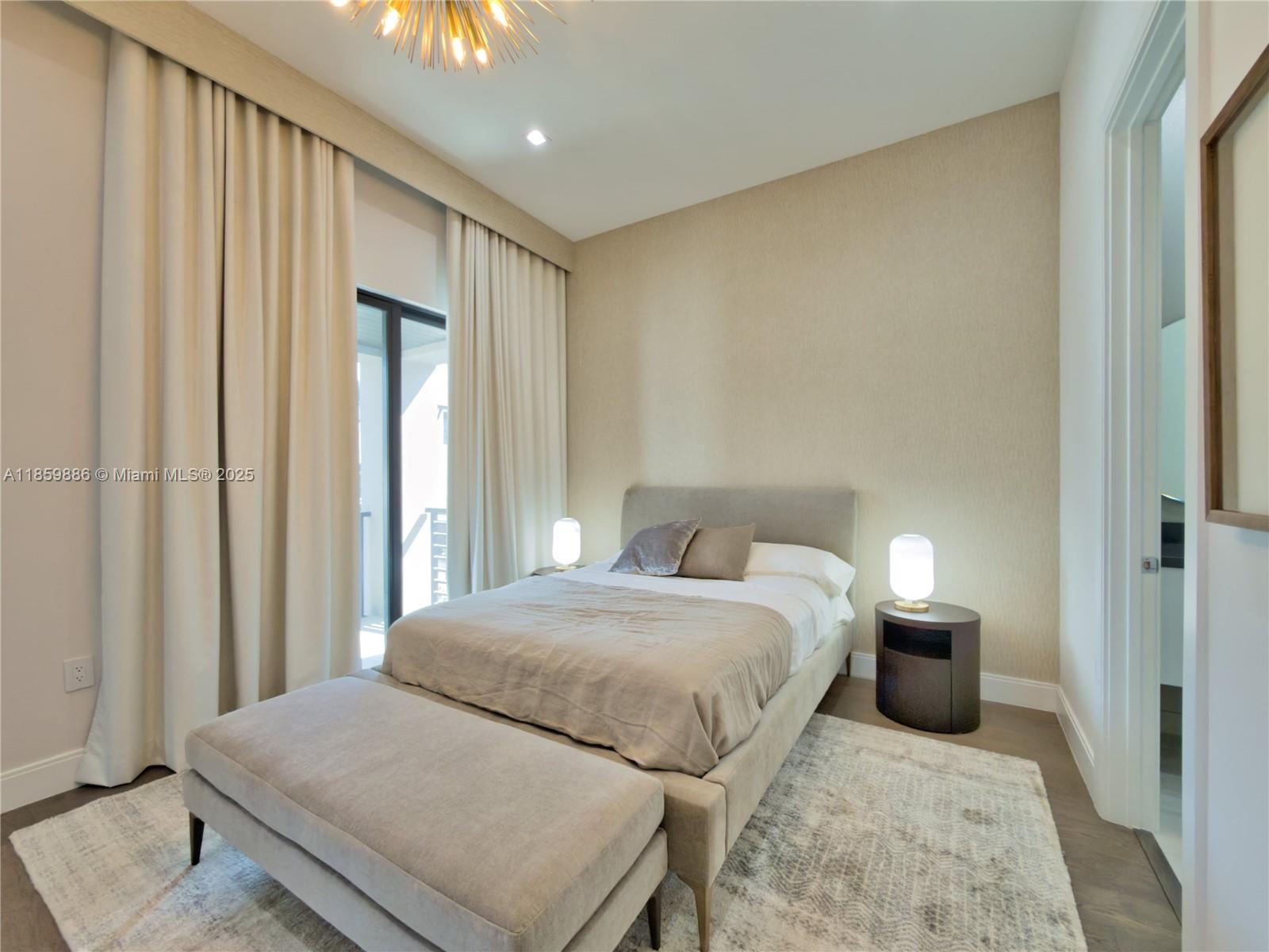 8162 NW 48th Ter Doral, FL 33166