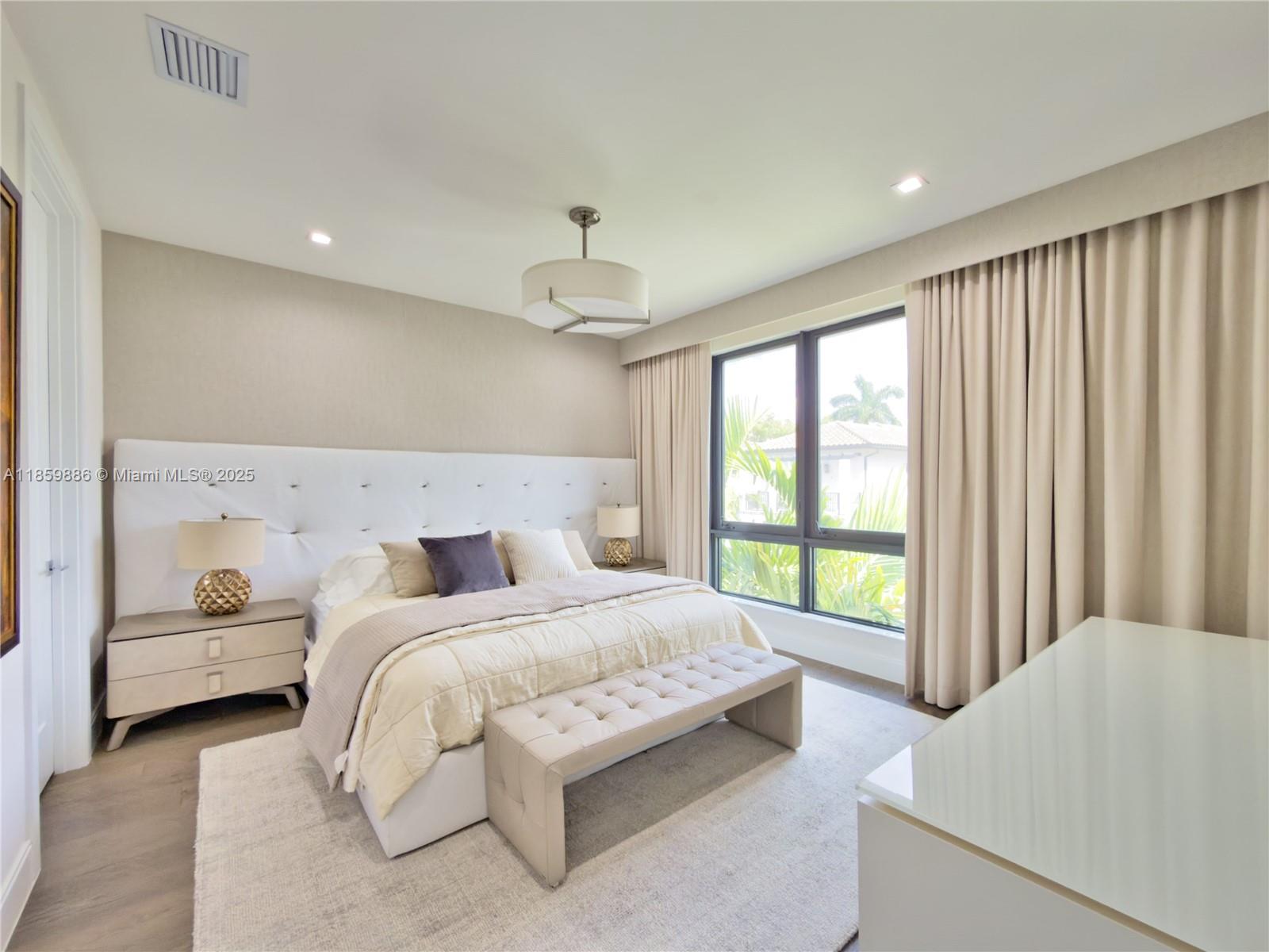 8162 NW 48th Ter Doral, FL 33166