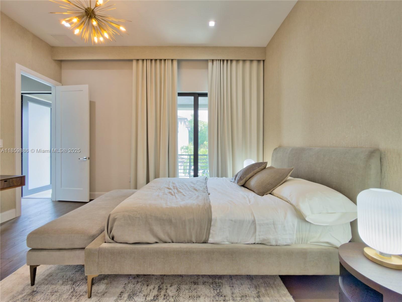 8162 NW 48th Ter Doral, FL 33166