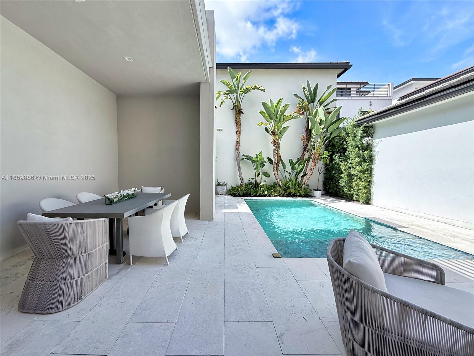 8162 NW 48th Ter Doral, FL 33166