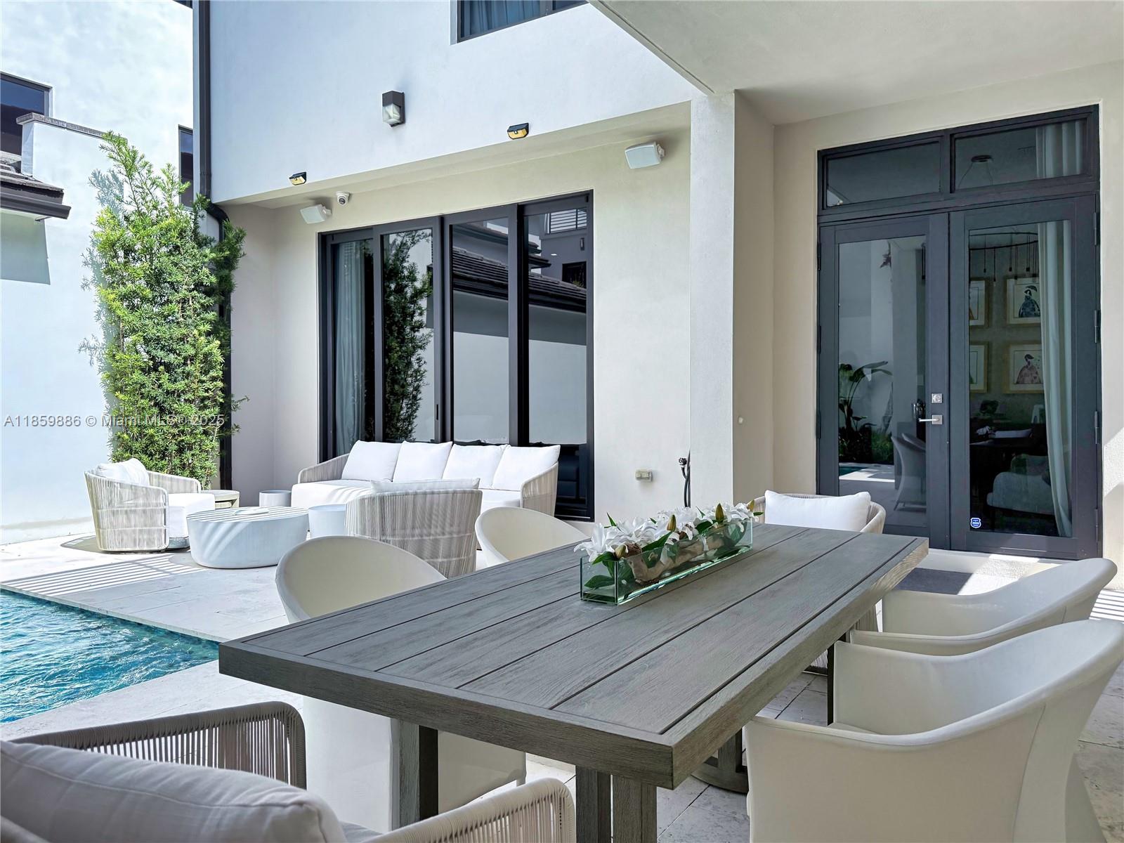 8162 NW 48th Ter Doral, FL 33166