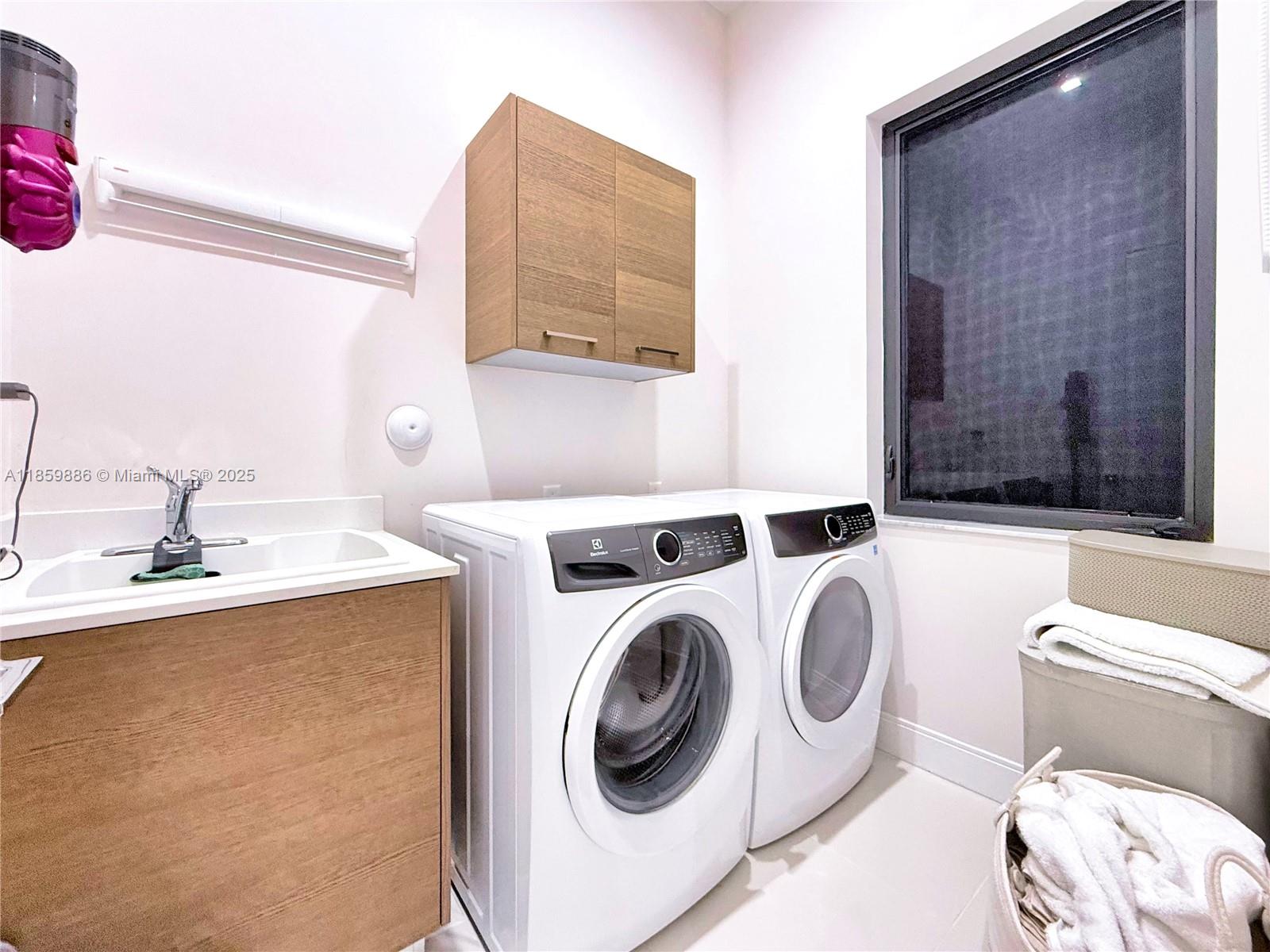 8162 NW 48th Ter Doral, FL 33166