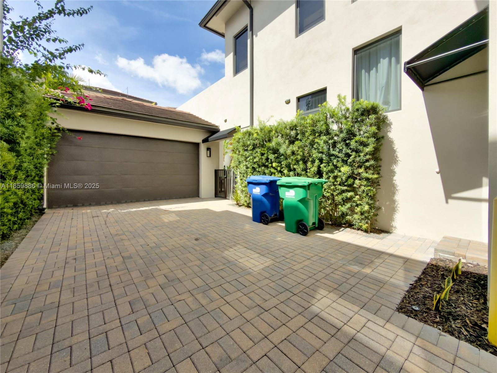 8162 NW 48th Ter Doral, FL 33166