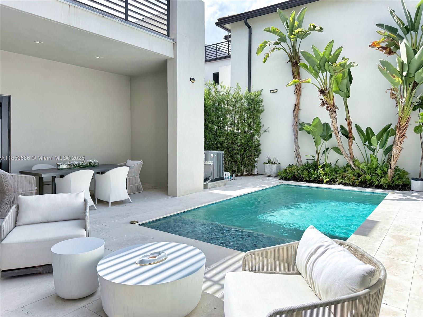 8162 NW 48th Ter Doral, FL 33166