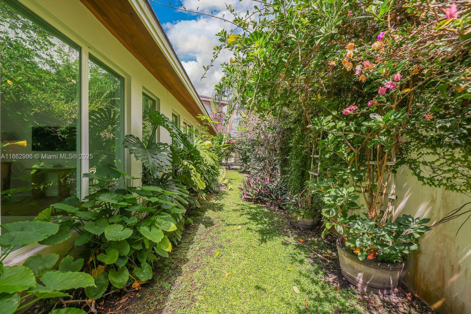 6910 SW 145th Ter Palmetto Bay, FL 33158