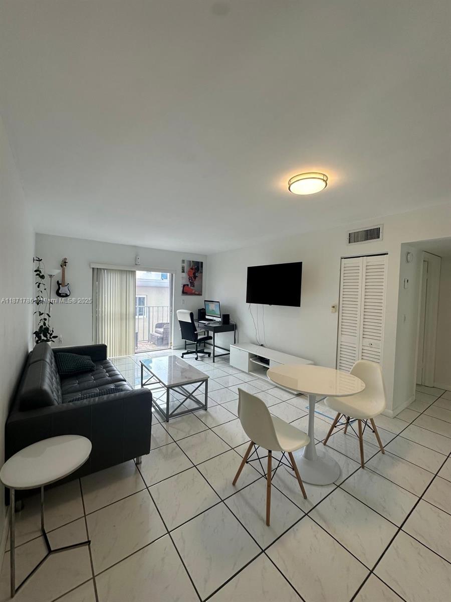750 Michigan Ave #204
