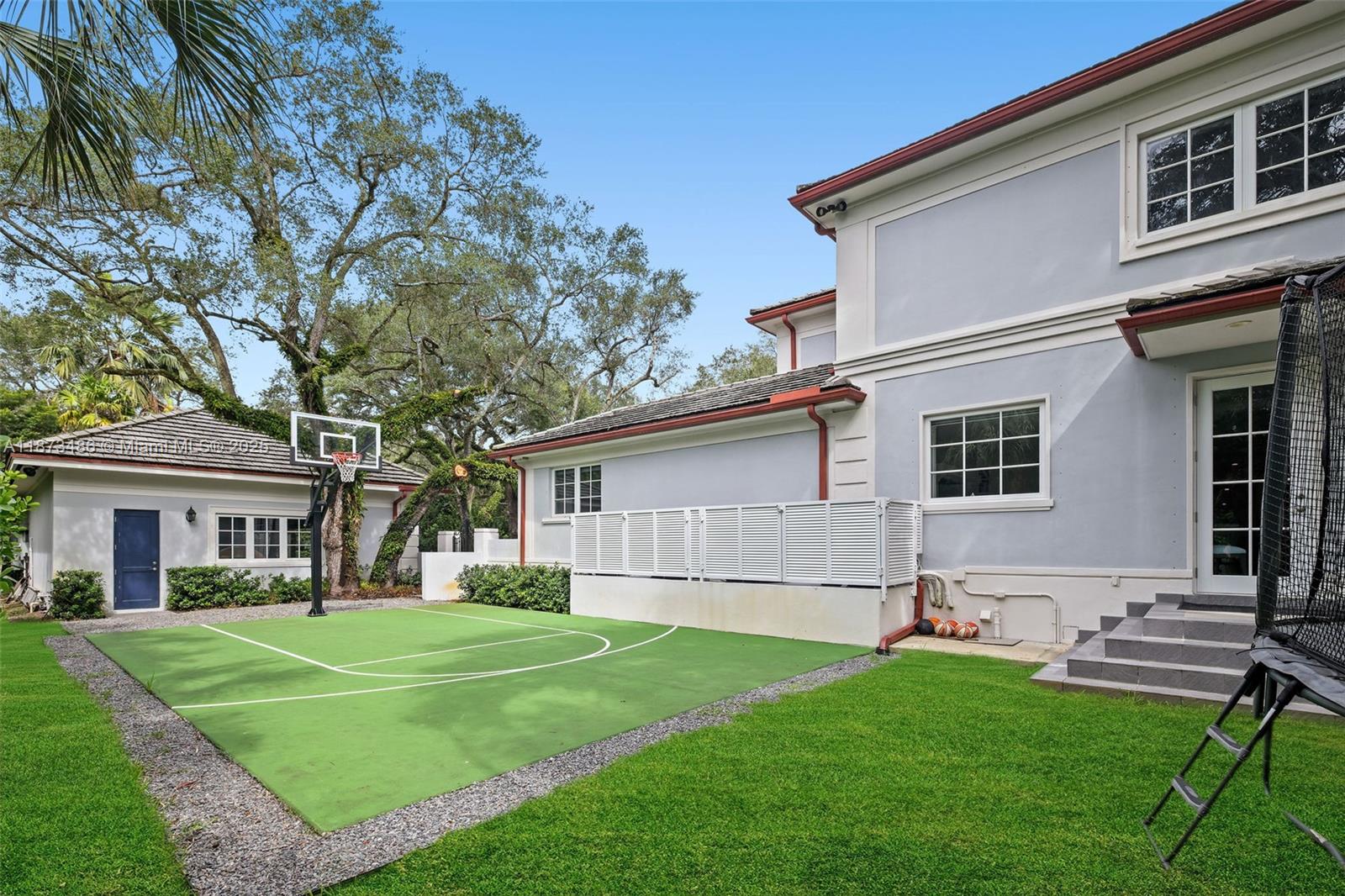 5400 Banyan Trl Coral Gables, FL 33156