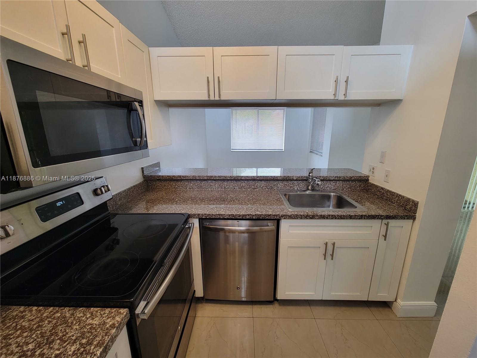 958 Coral Clb Dr #958