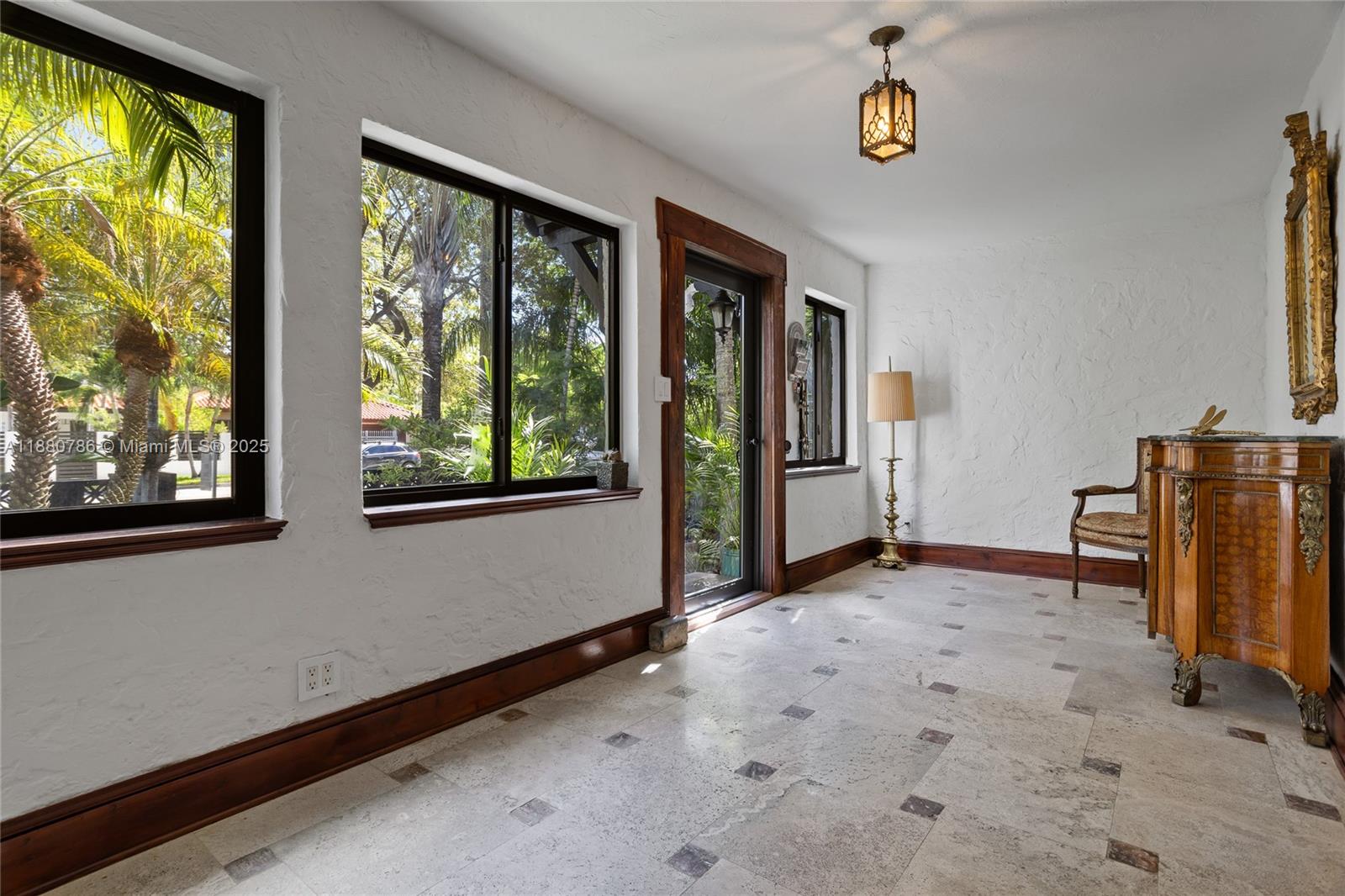 452 SW 21st Rd Miami, FL 33129