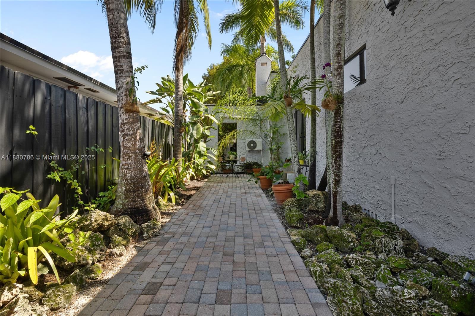 452 SW 21st Rd Miami, FL 33129