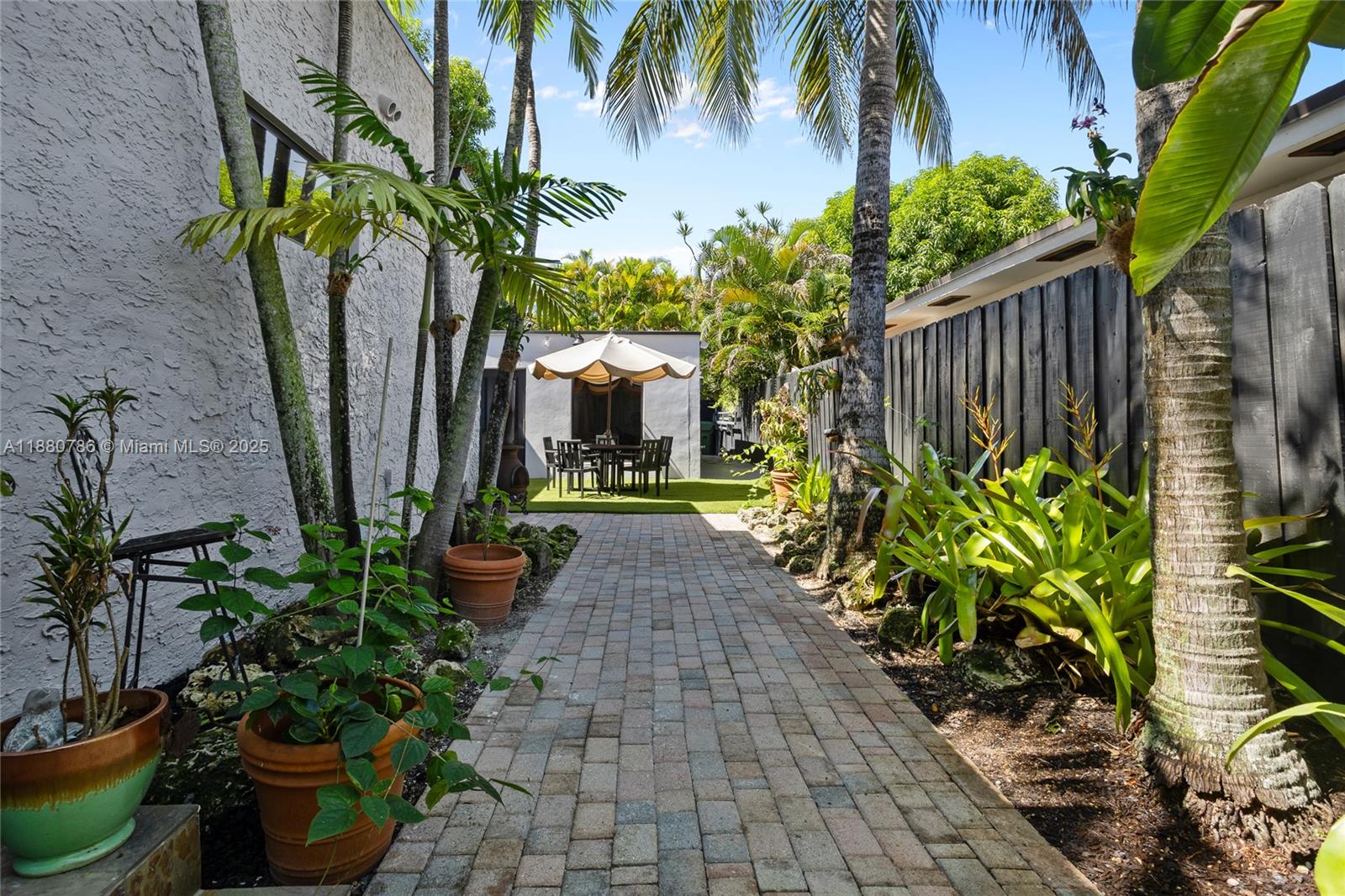 452 SW 21st Rd Miami, FL 33129