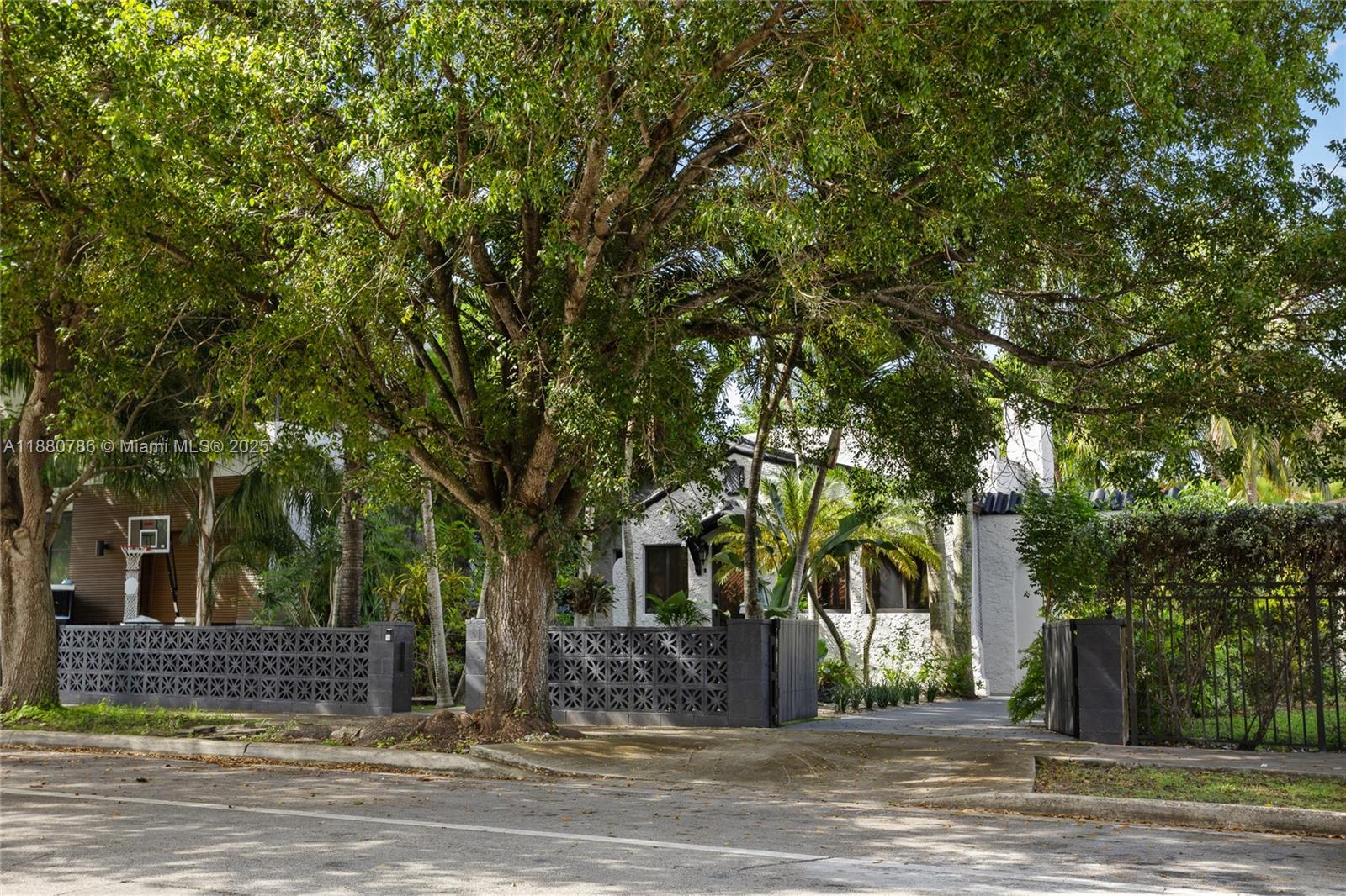 452 SW 21st Rd Miami, FL 33129