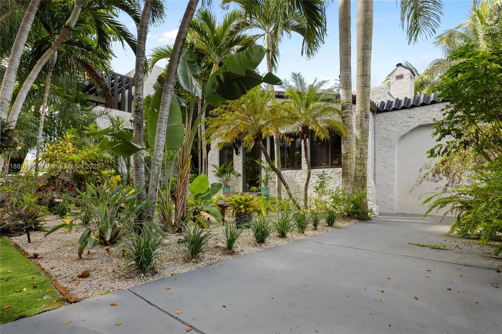 452 SW 21st Rd Miami, FL 33129