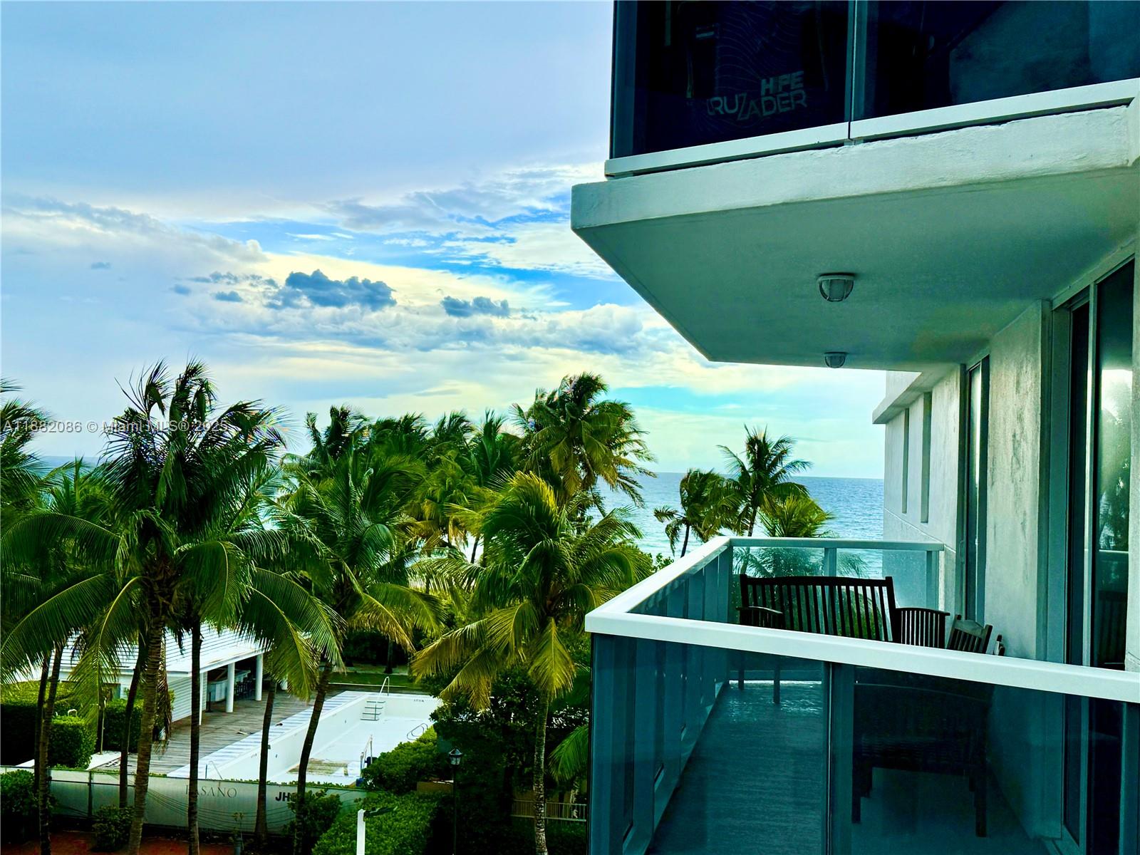 2401 Collins Ave #611
