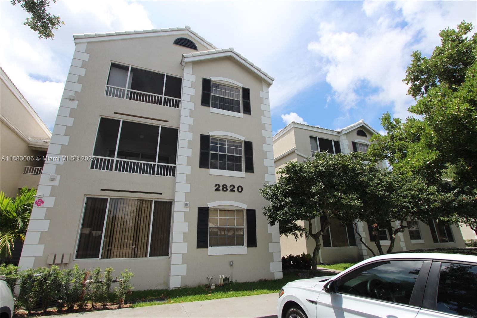 2820 N Oakland Frst Dr #109