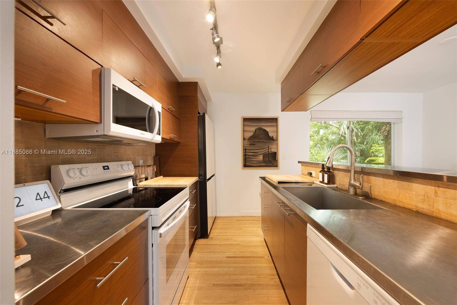 3894 Main Hwy Miami, FL 33133