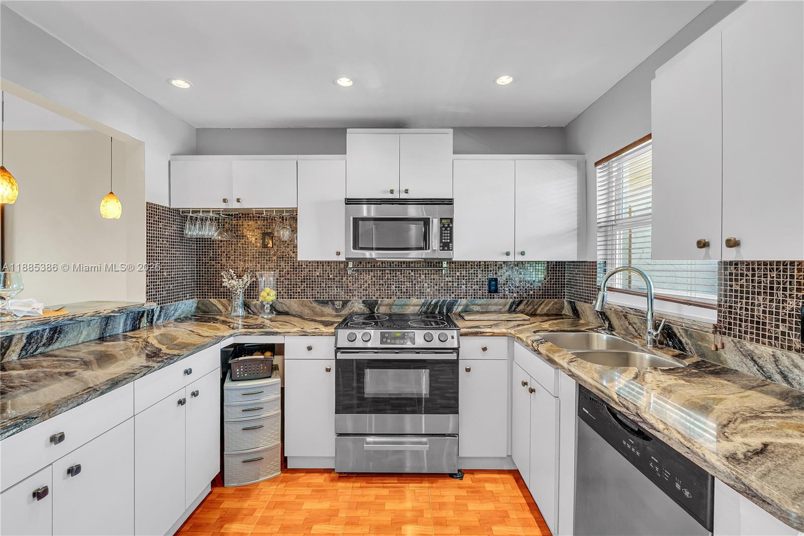 8950 Sunrise Lks Blvd #311