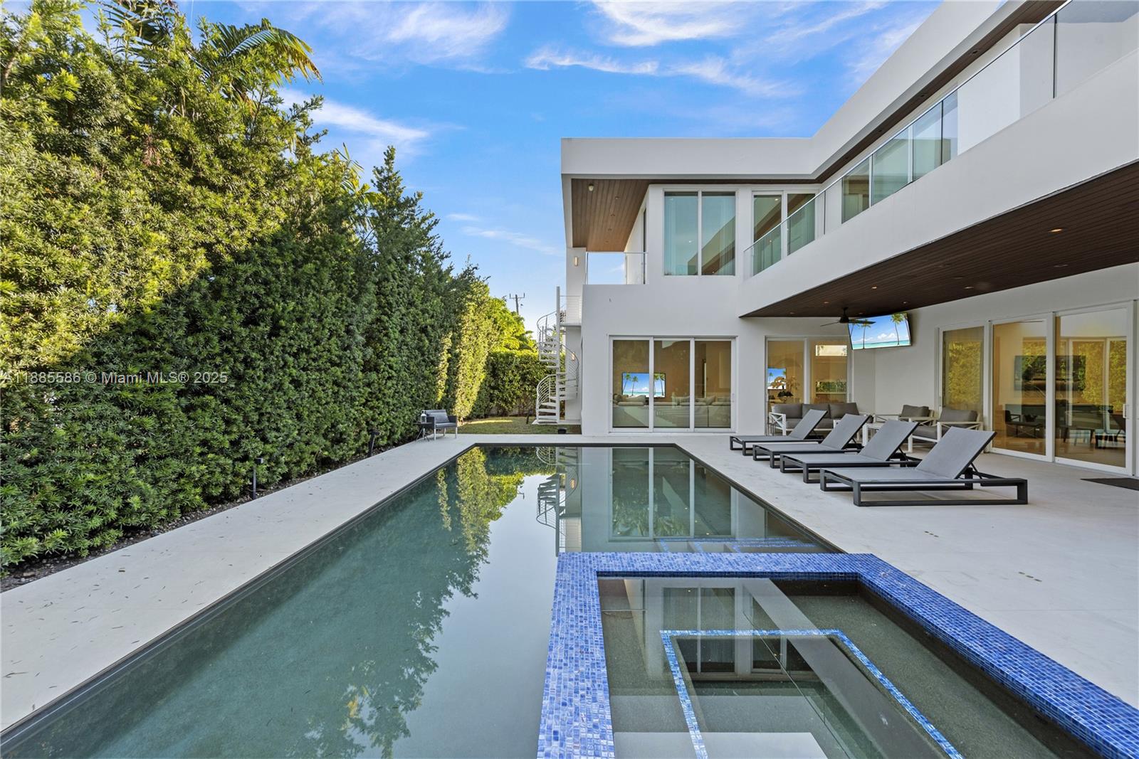 1261 99th St Bay Harbor Islands, FL 33154