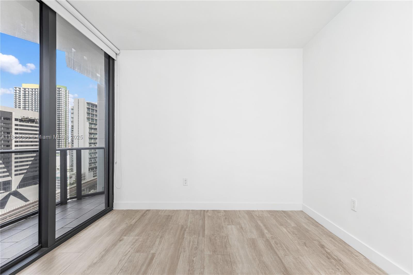 image Brickell Heights24