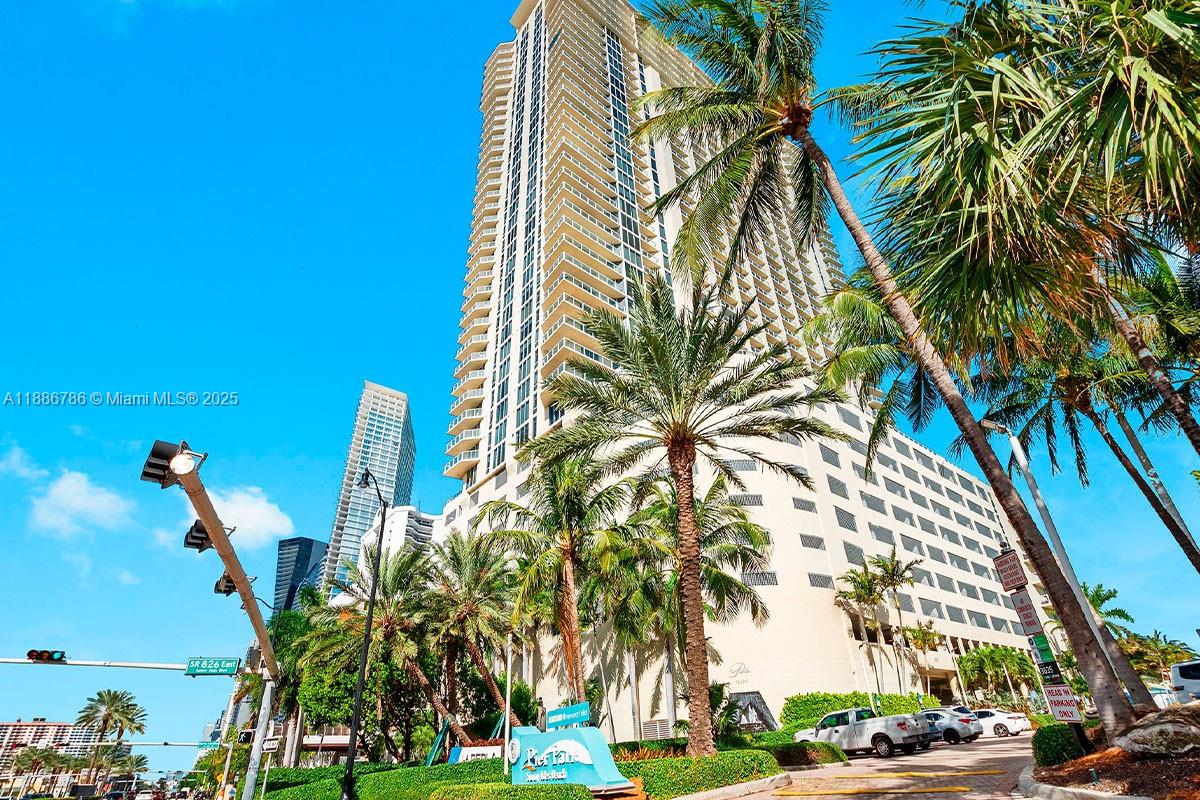 16699 Collins Ave #1806