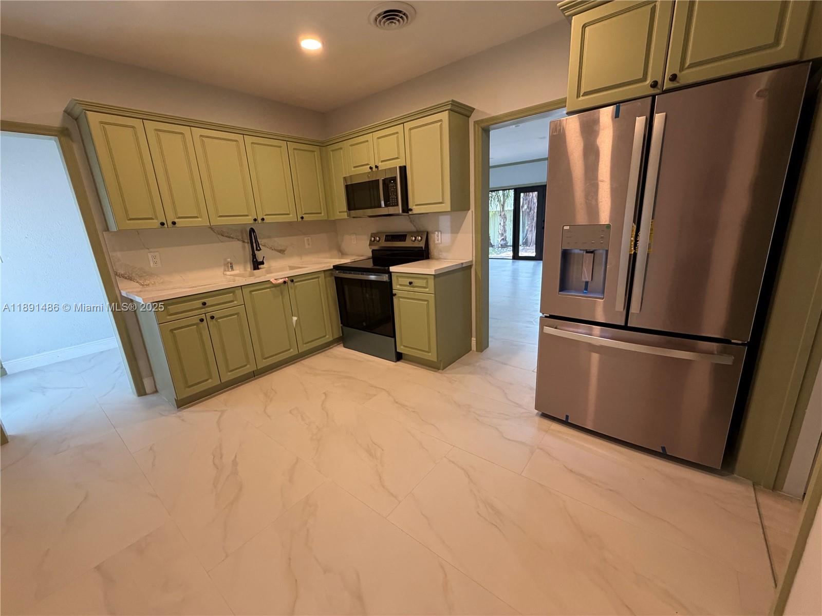 2120 SW 84th Ave Miami, FL 33155