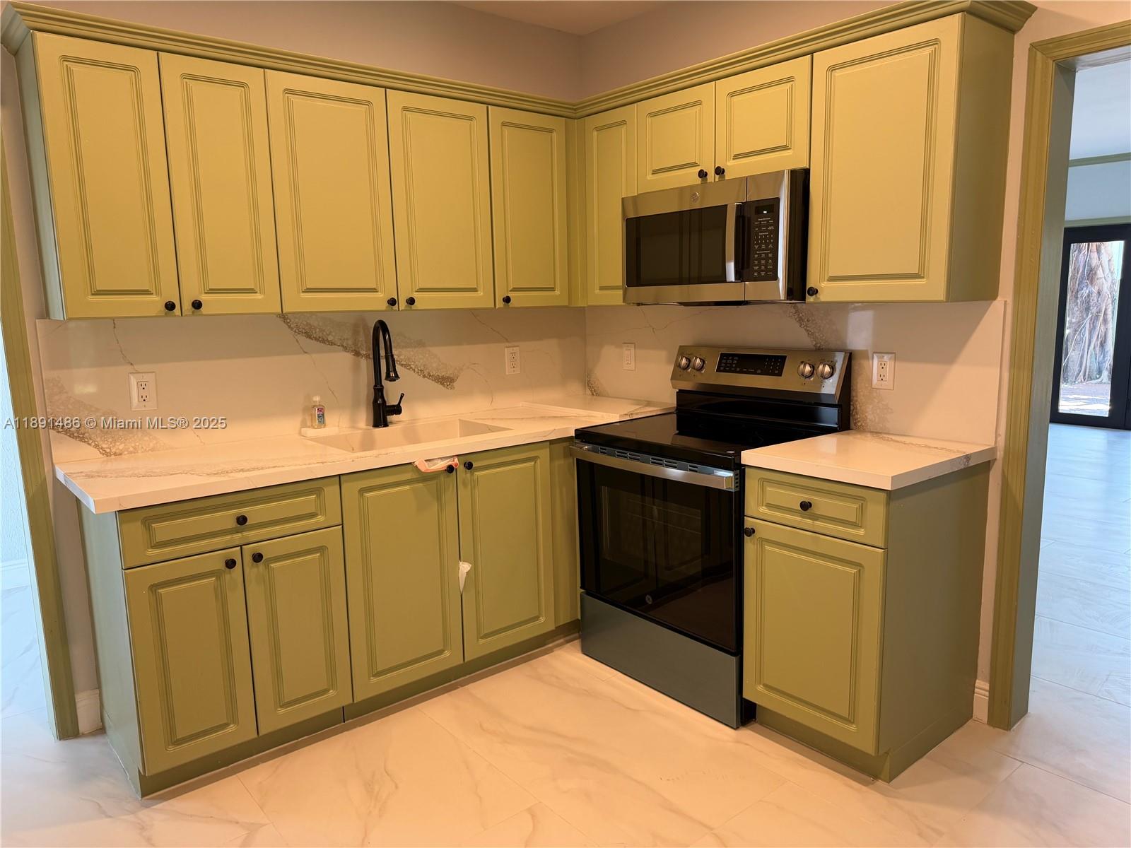 2120 SW 84th Ave Miami, FL 33155