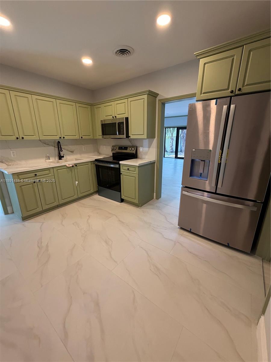 2120 SW 84th Ave Miami, FL 33155