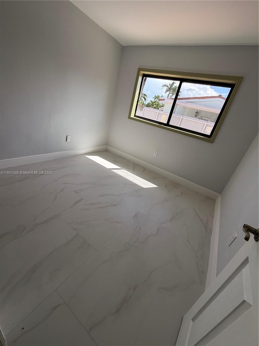 2120 SW 84th Ave Miami, FL 33155