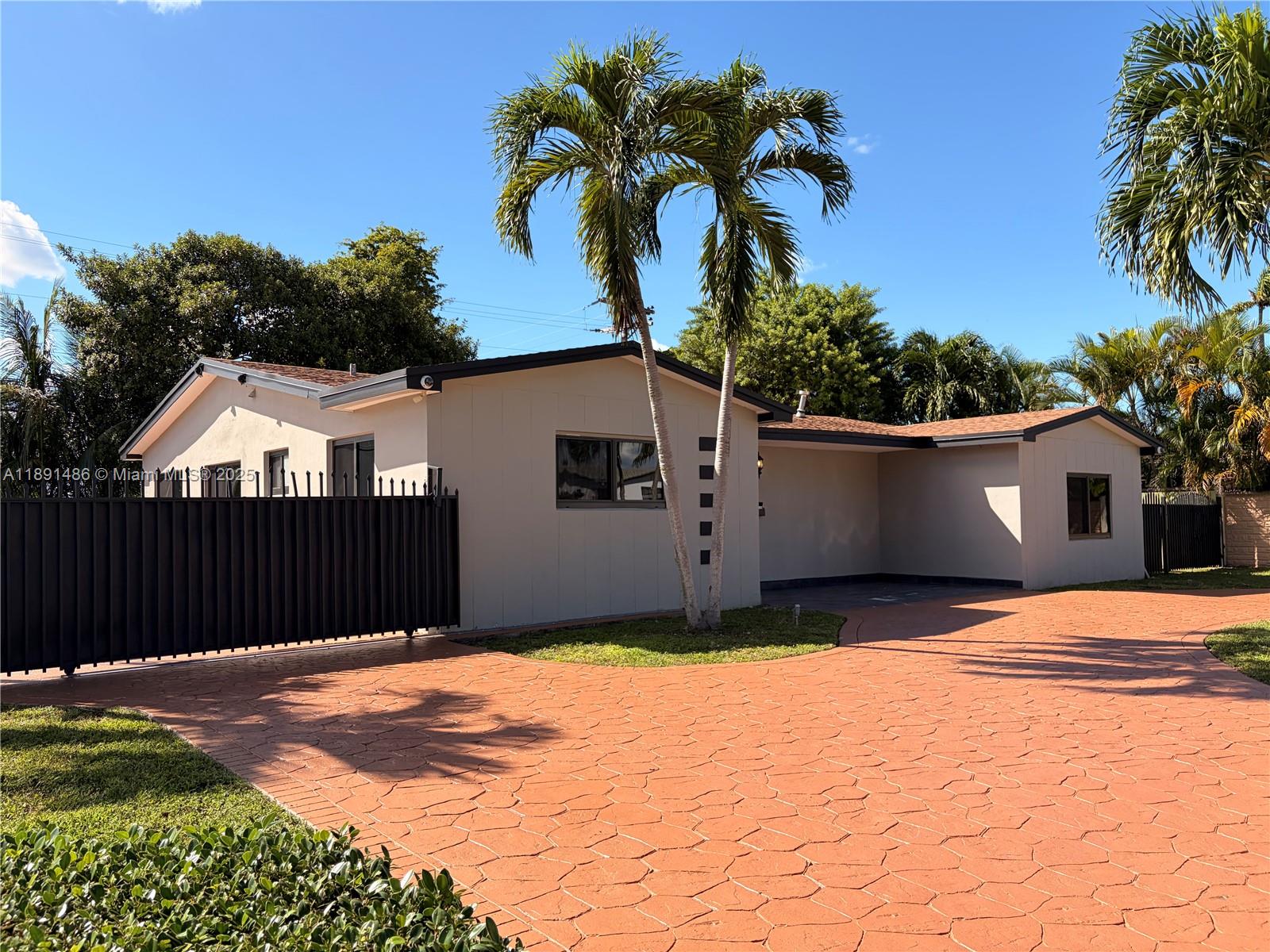 2120 SW 84th Ave Miami, FL 33155