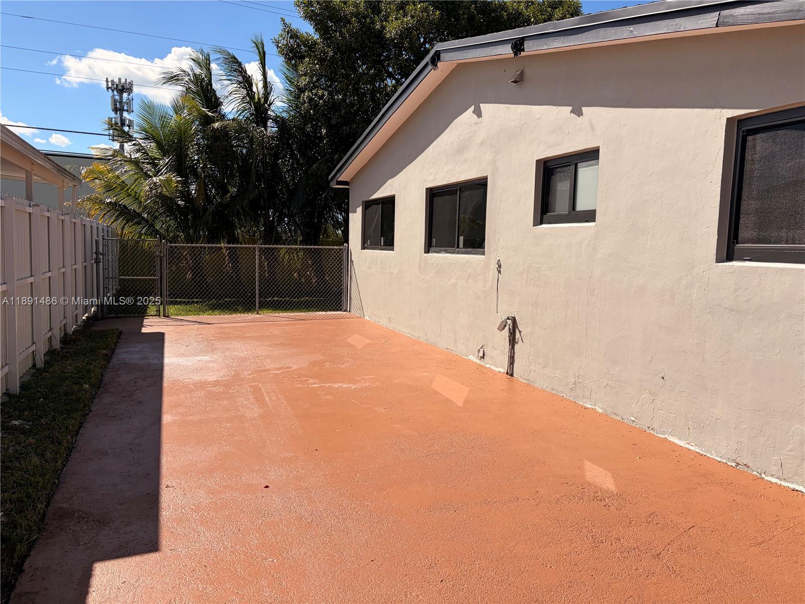 2120 SW 84th Ave Miami, FL 33155