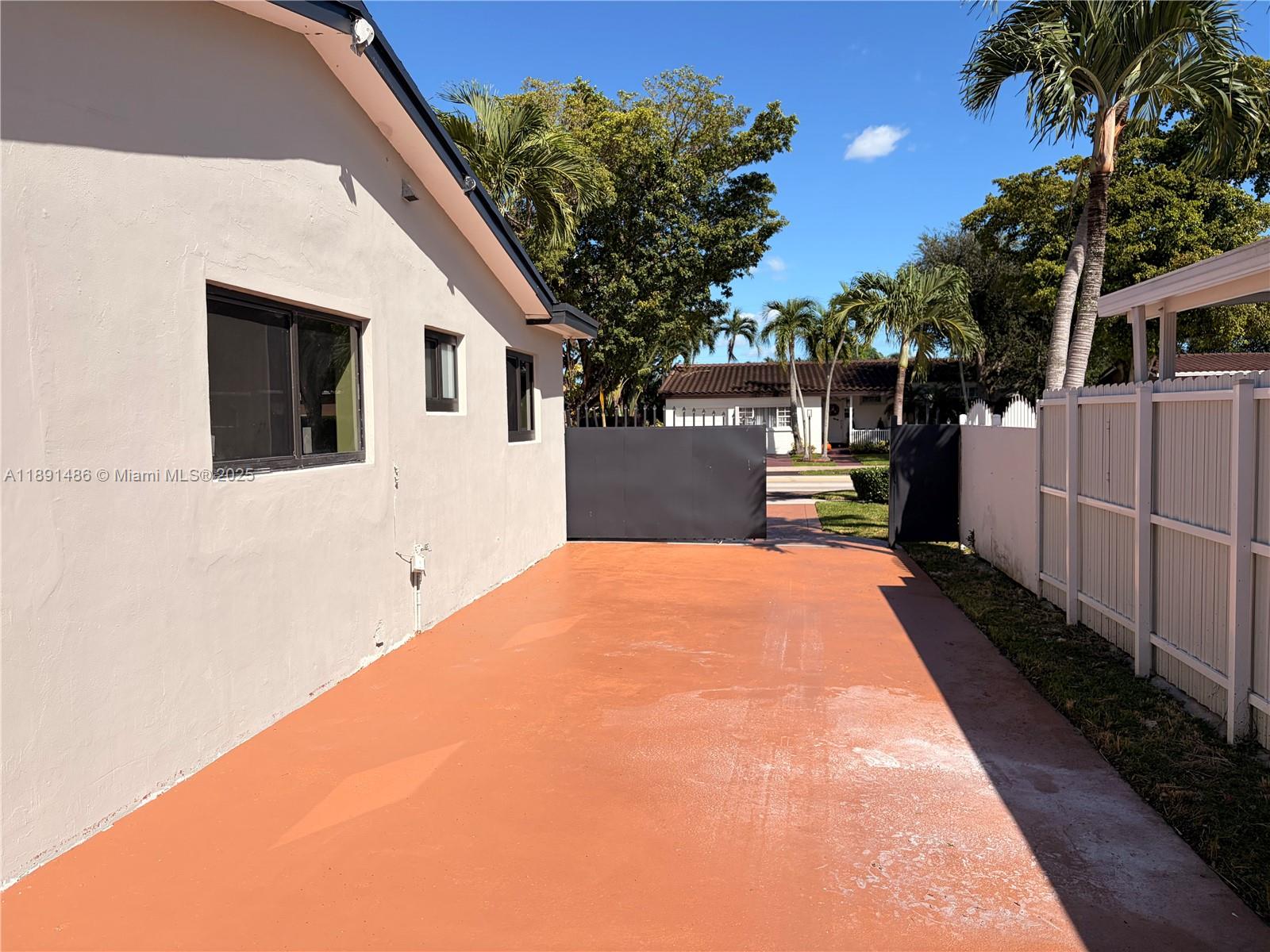 2120 SW 84th Ave Miami, FL 33155