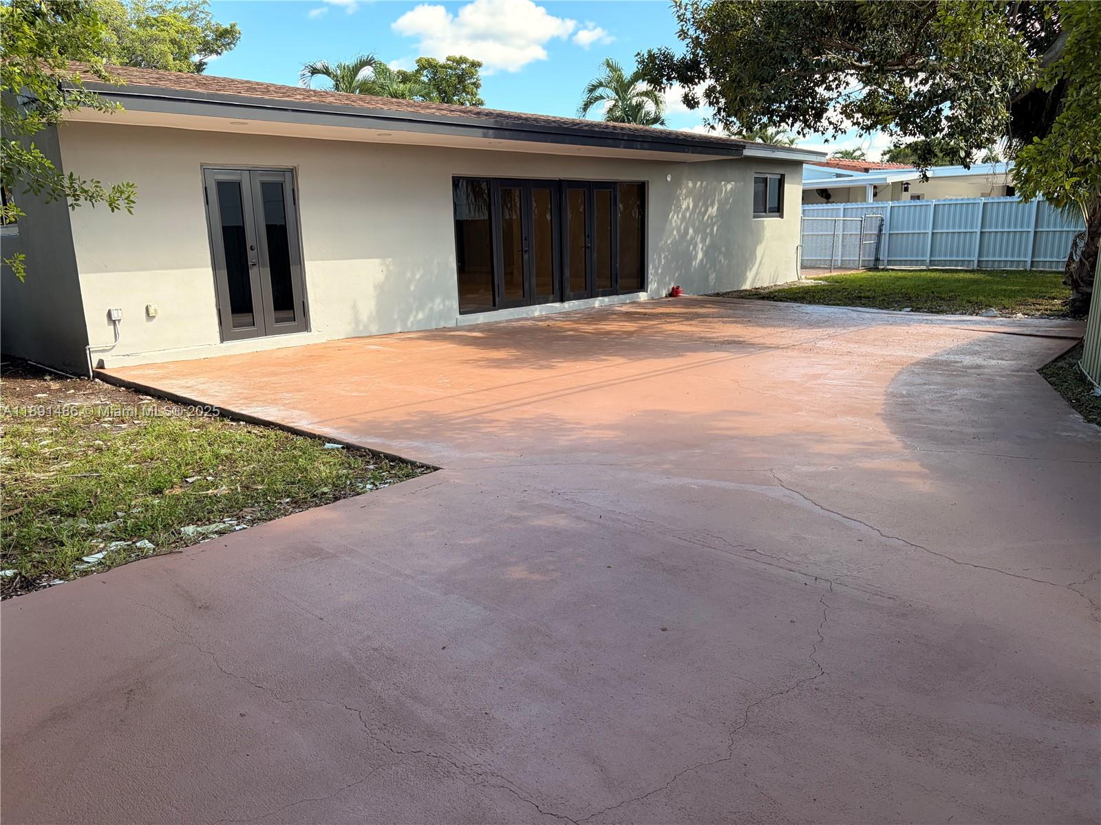 2120 SW 84th Ave Miami, FL 33155