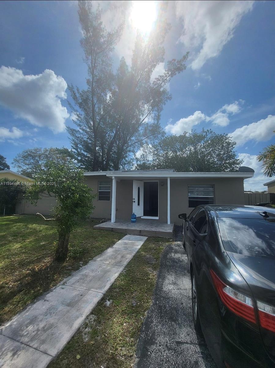 1402 NW 13th Ct