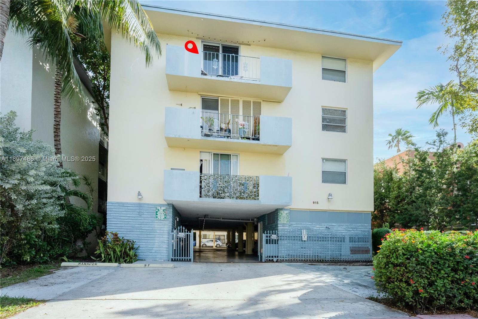 915 Jefferson Ave #4A