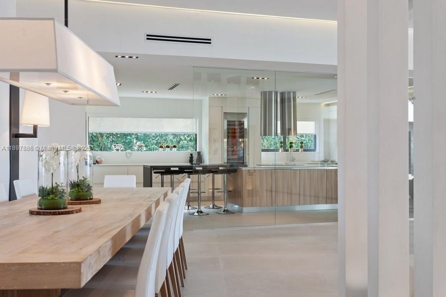 7972 Biscayne Pt Cir Miami Beach, FL 33141