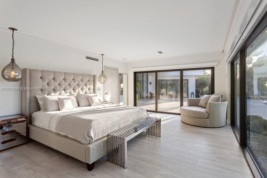 7972 Biscayne Pt Cir Miami Beach, FL 33141